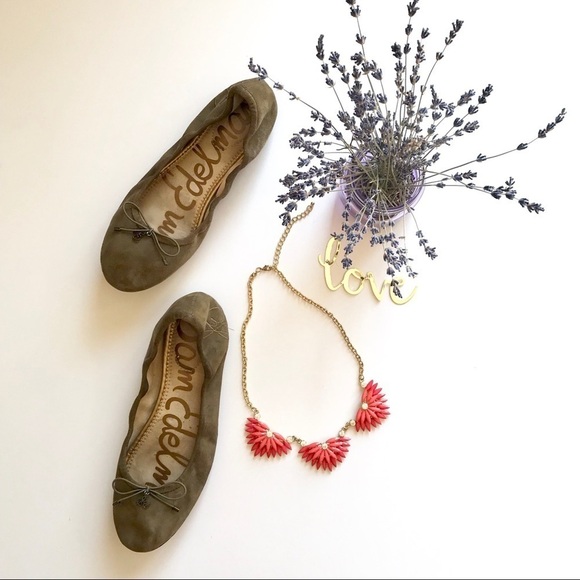 💸Gold and Orange Statement Necklace - Picture 2 of 4